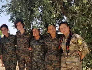 Katell et ses compagnes kurdes de Syrie